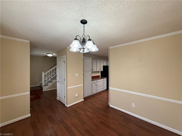 928 Heatherstone Drive, Winston-salem, NC 27104