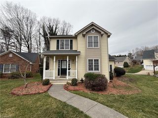 928 Heatherstone Drive, Winston-salem, NC 27104