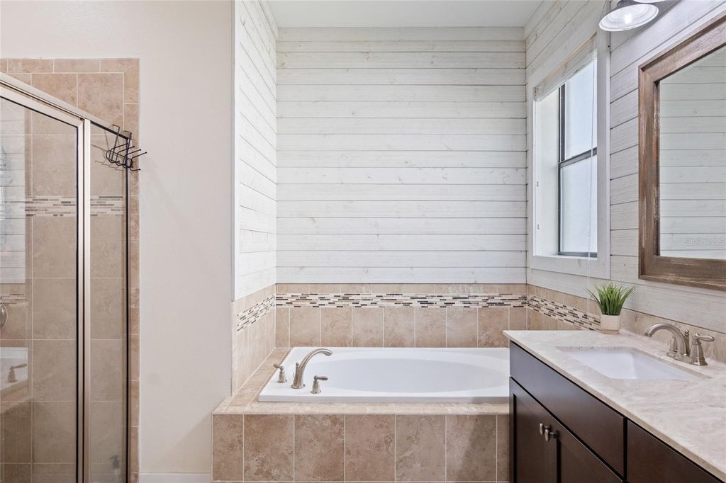 Image 15 of property listing at 11528 PALMETTO PINE STREET, Riverview, FL 33569