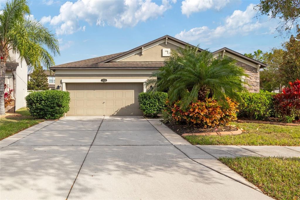 Image 3 of property listing at 11528 PALMETTO PINE STREET, Riverview, FL 33569