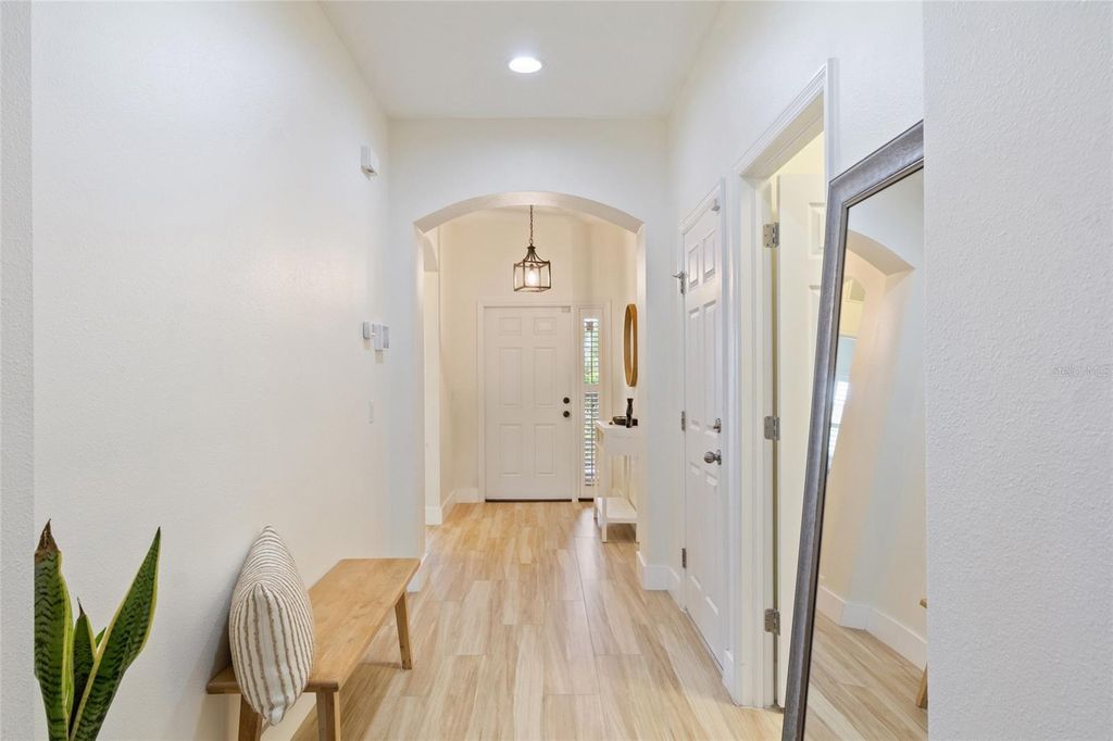 Image 21 of property listing at 11528 PALMETTO PINE STREET, Riverview, FL 33569