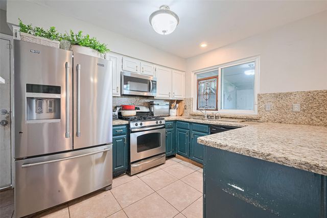 2328 Colleen Drive, Pearland, TX 77581