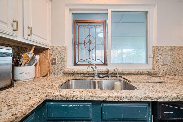 2328 Colleen Drive, Pearland, TX 77581