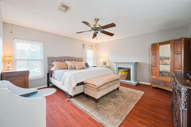 2328 Colleen Drive, Pearland, TX 77581