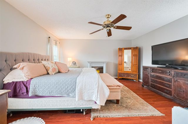 2328 Colleen Drive, Pearland, TX 77581