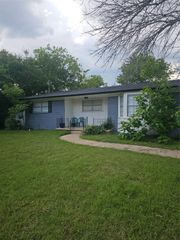 4902 Meyers Lane, Bellmead, TX 76705
