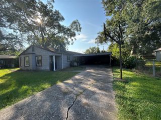 1108 E Miller Street, Angleton, TX 77515