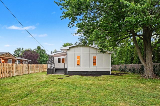 110 Sycamore Street E, Three Oaks Vllg, MI 49128