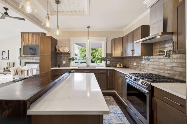 110 Sycamore Street E, Three Oaks Vllg, MI 49128