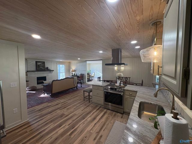 3715 Fall Bluff Drive, Decatur, AL 35603