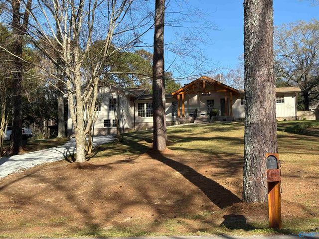 3715 Fall Bluff Drive, Decatur, AL 35603