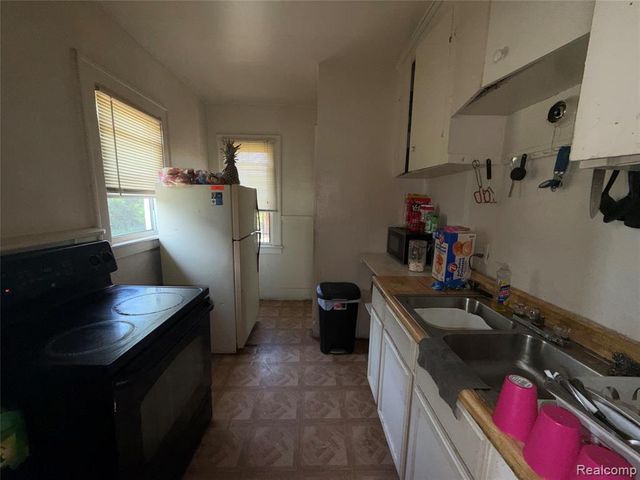 14833 Wildemere Street, Detroit, MI 48238