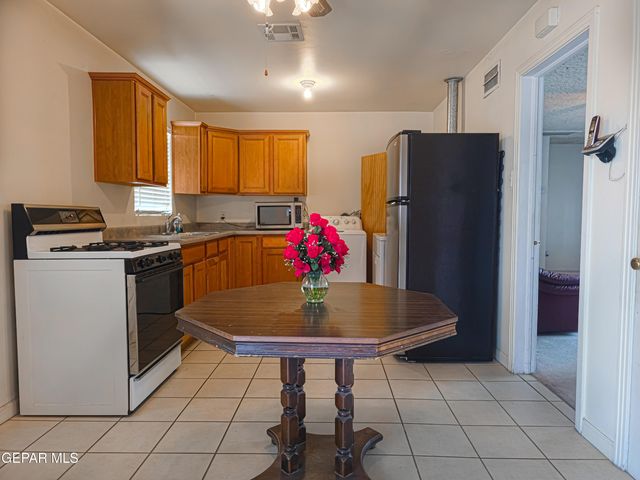 8104 NEWLAND Court, El Paso, TX 79907