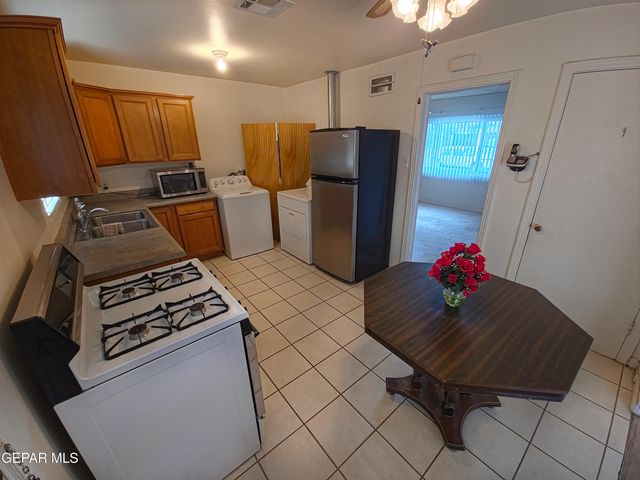 8104 NEWLAND Court, El Paso, TX 79907