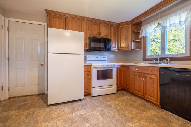 69 Cedarhurst Drive, Henrietta, NY 14586