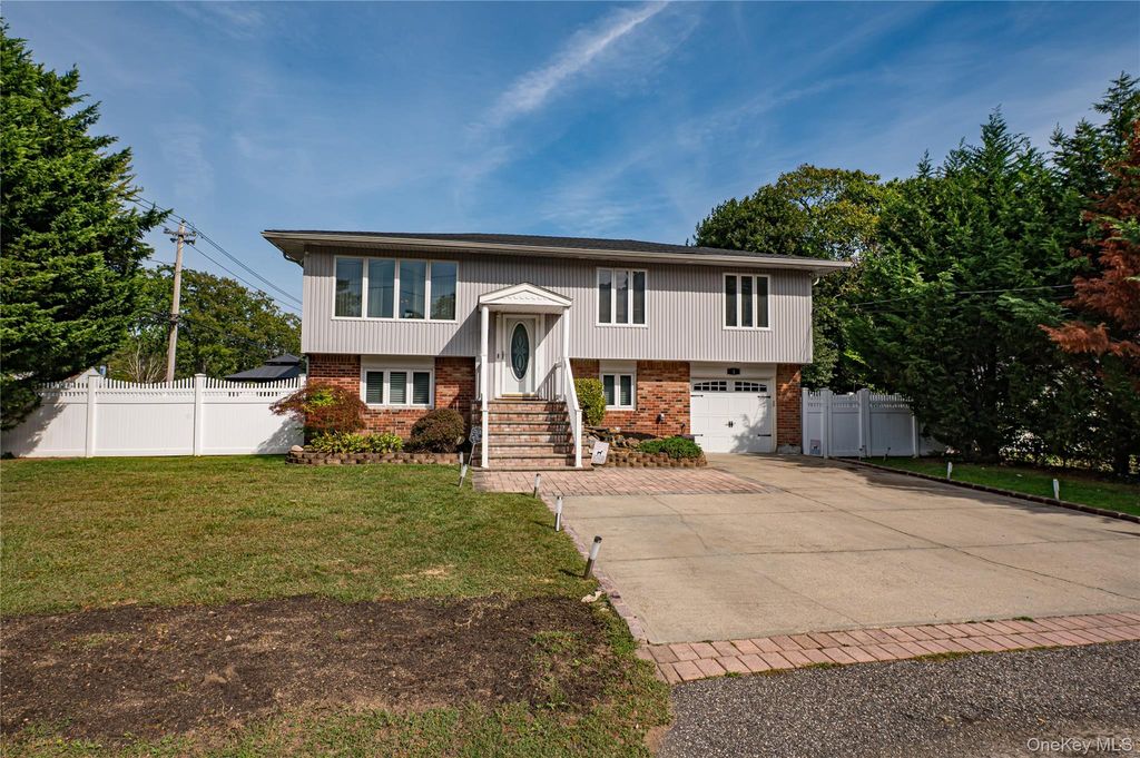 1 Buchanan Avenue, Wheatley Heights, NY 11798