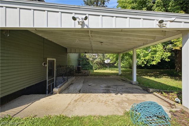 1343 Northfield Drive, Mineral Ridge, OH 44440