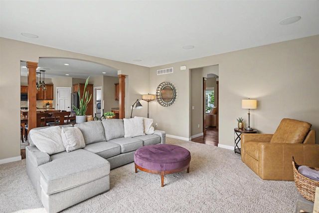 2022 Foggy Mountain Pass, Waunakee, WI 53597