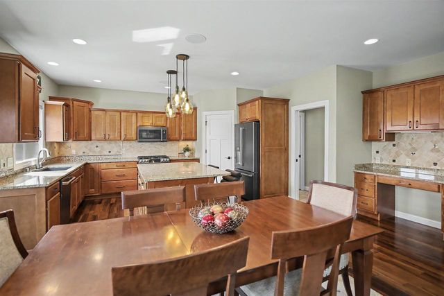 2022 Foggy Mountain Pass, Waunakee, WI 53597