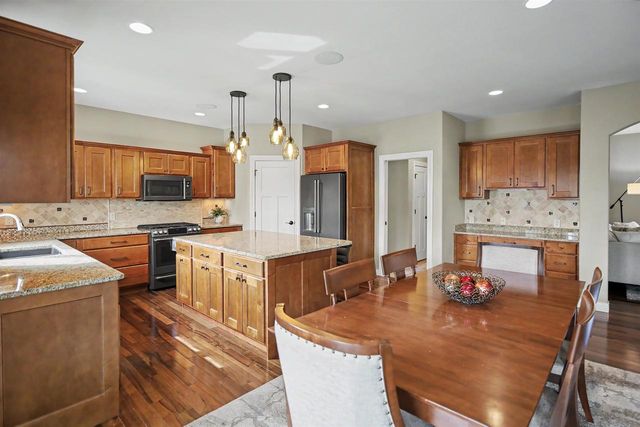 2022 Foggy Mountain Pass, Waunakee, WI 53597