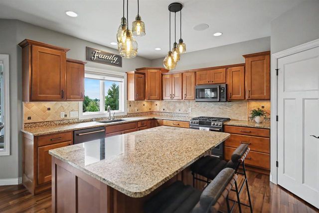 2022 Foggy Mountain Pass, Waunakee, WI 53597