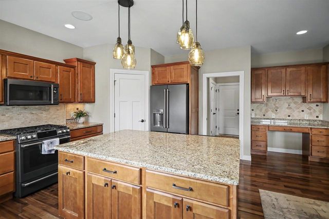 2022 Foggy Mountain Pass, Waunakee, WI 53597