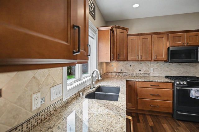 2022 Foggy Mountain Pass, Waunakee, WI 53597