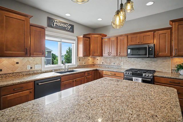 2022 Foggy Mountain Pass, Waunakee, WI 53597