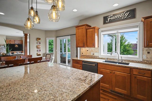 2022 Foggy Mountain Pass, Waunakee, WI 53597