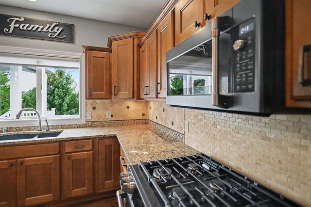 2022 Foggy Mountain Pass, Waunakee, WI 53597
