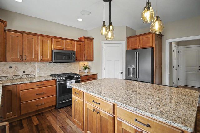 2022 Foggy Mountain Pass, Waunakee, WI 53597