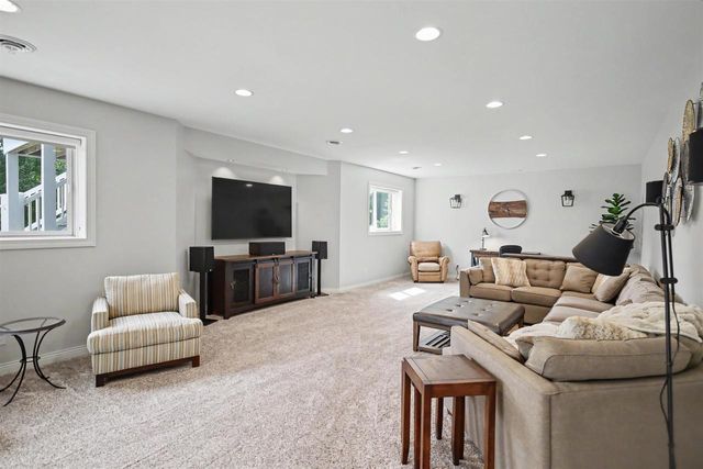 2022 Foggy Mountain Pass, Waunakee, WI 53597