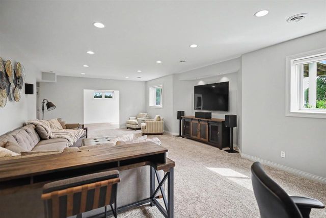 2022 Foggy Mountain Pass, Waunakee, WI 53597