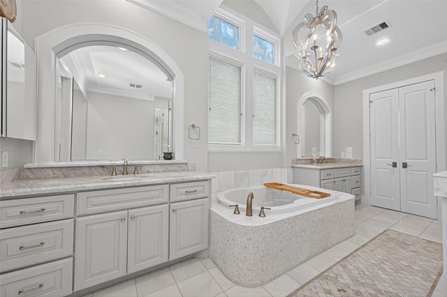 6806 E Warwick Lake Lane, Spring, TX 77389