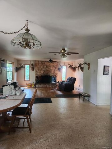 38 Maria Court, Holbrook, NY 11741