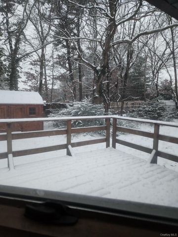 38 Maria Court, Holbrook, NY 11741