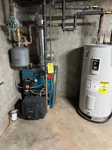 38 Maria Court, Holbrook, NY 11741