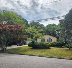 38 Maria Court, Holbrook, NY 11741
