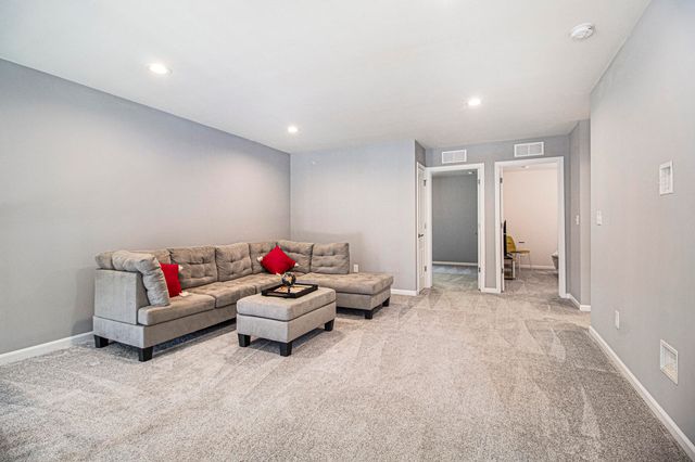 2865 Dillon Drive, Ann Arbor, MI 48105