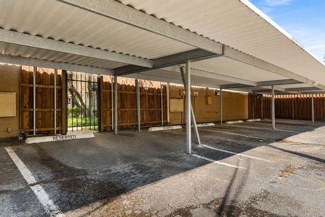 4015 Holland Avenue 103, Dallas, TX 75219