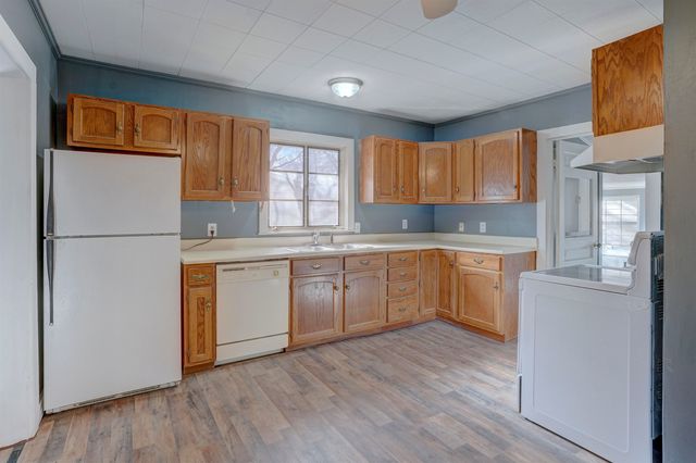 1905 Loomis St, Winfield, KS 67156