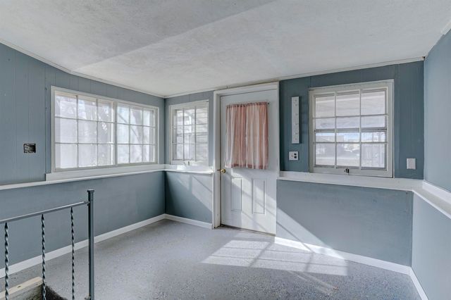 1905 Loomis St, Winfield, KS 67156