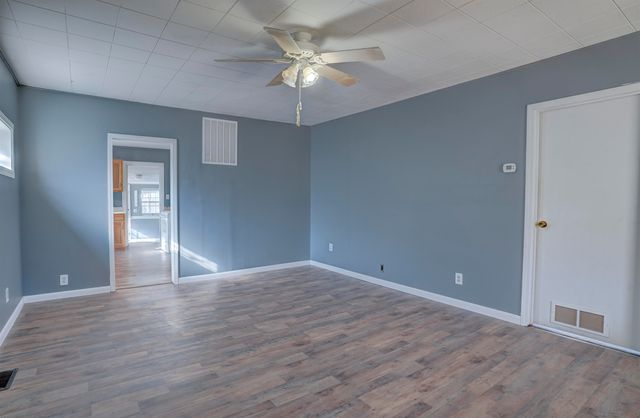 1905 Loomis St, Winfield, KS 67156