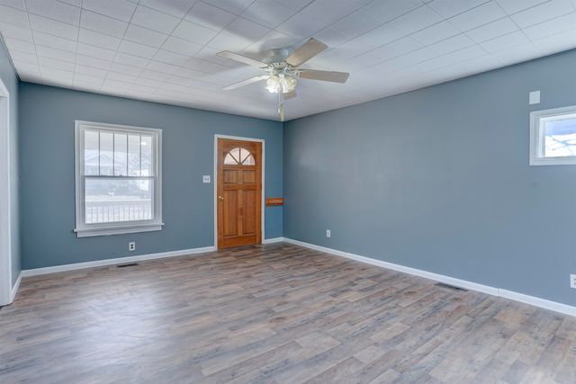 1905 Loomis St, Winfield, KS 67156