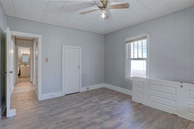 1905 Loomis St, Winfield, KS 67156