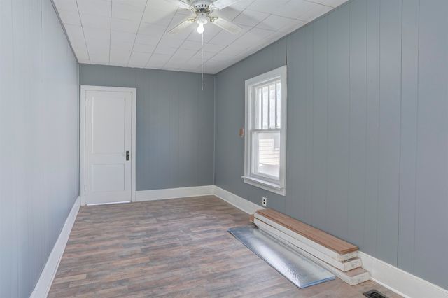 1905 Loomis St, Winfield, KS 67156