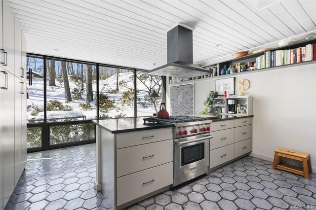 54 Hack Green Road, Pound Ridge, NY 10576