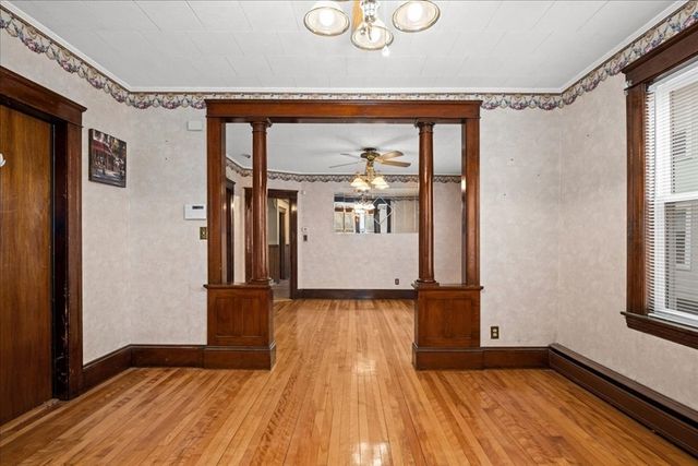 34 Dartmouth St, Worcester, MA 01604