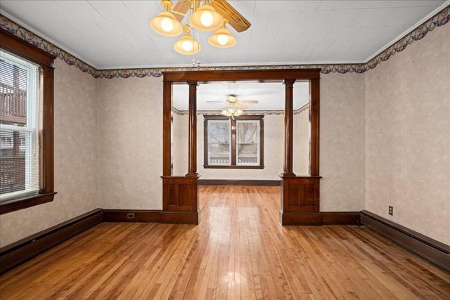 34 Dartmouth St, Worcester, MA 01604