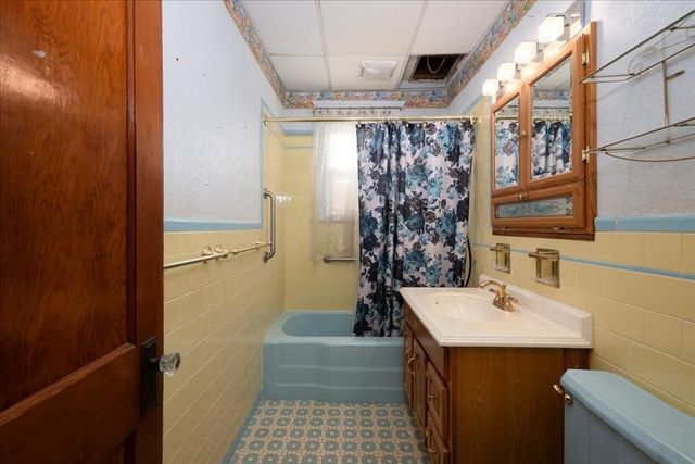 34 Dartmouth St, Worcester, MA 01604